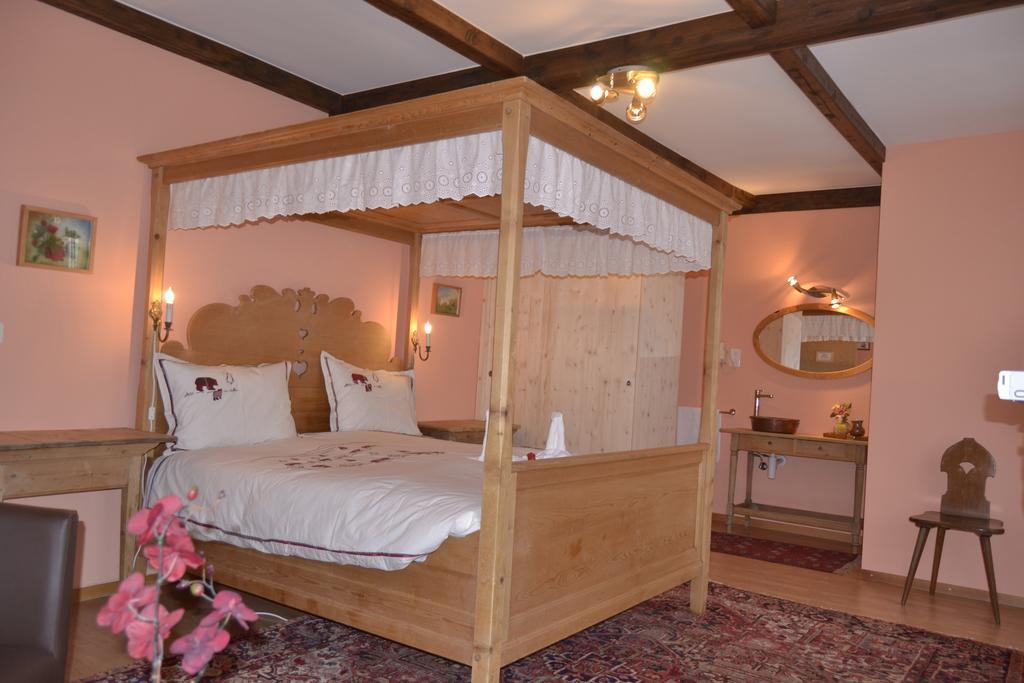 Garni Fluela Susch Otel Oda fotoğraf